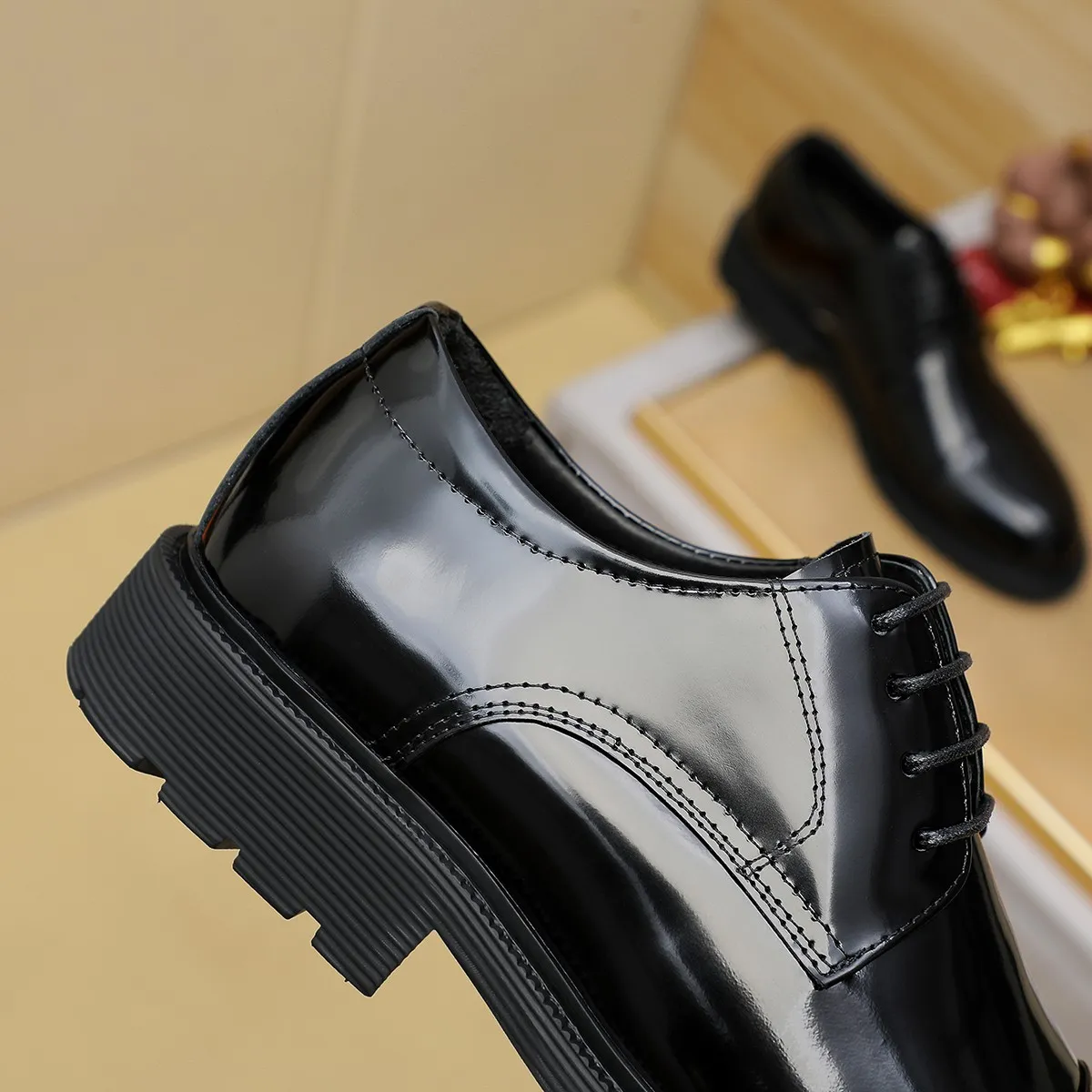 Men's shoes 💰660 💰 Louis Vuitton LV ® Autumn and Winter 🆕 models 🔛Full shoe counter First layer cowhide, 🐂Leather lined casual shoes for men, super soft outsole, essential for driving. Counter synchronization Original first layer cowhide Completely 1:1 mold customization 🌹Top version, 2 colors available! Number: 38-45 (37.46. Customized)